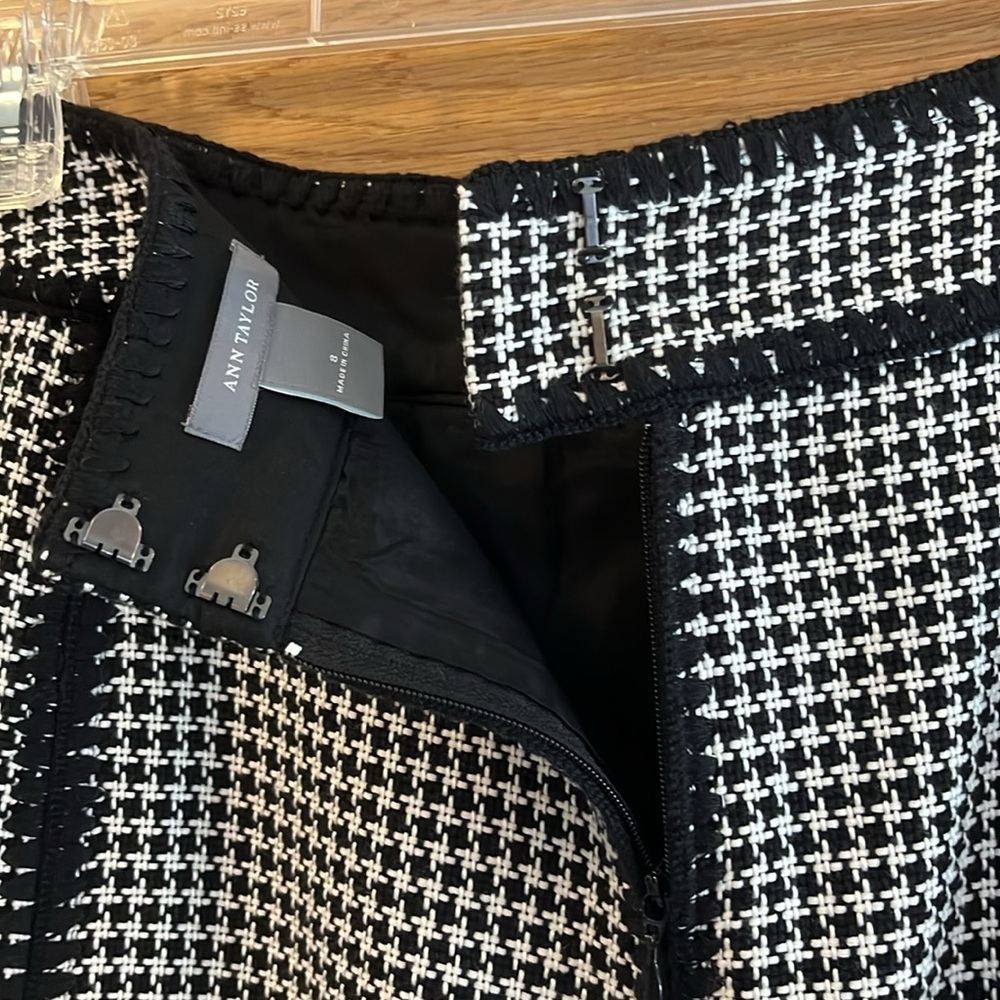 Ann Taylor - Black & White Tweed Houndstooth Pleated Skirt - Designer - 8 - Picture 7 of 7